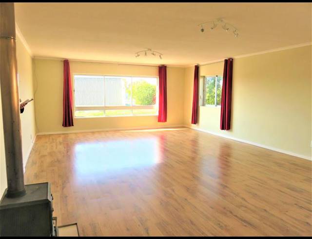 5 BEDROOM HOUSE FOR SALE IN MIDDEDORP